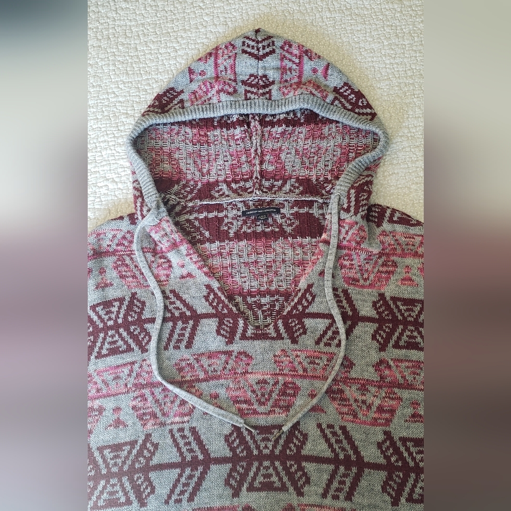 American Eagle Outfitters Gray and Burgundy V-Neck Sweater - Picture 4 of 9